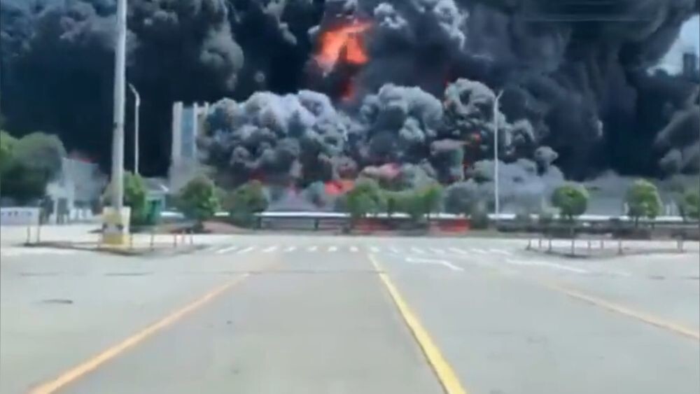 В Китае на химическом заводе прогремел мощный взрыв