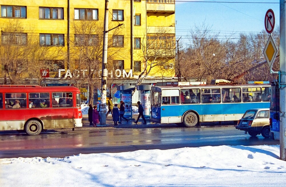 	Комсомольская площадь. Челябинск, 1999 год.