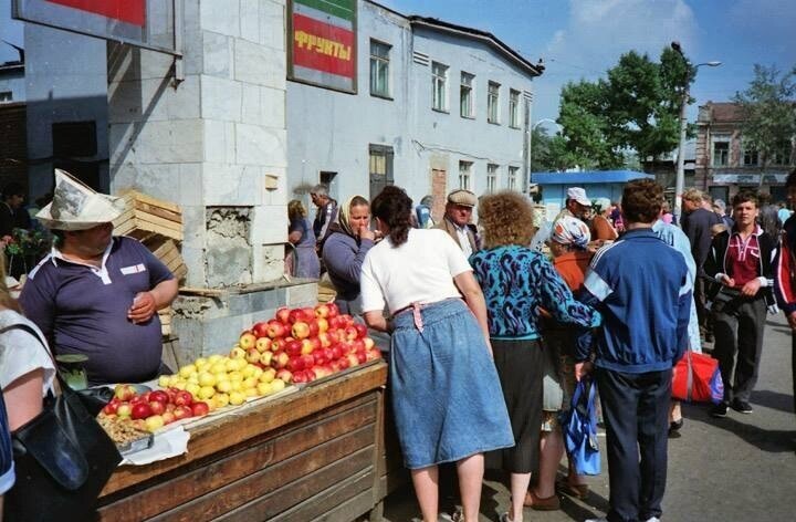 Центральный рынок. Иркутск, первая половина 90-х.