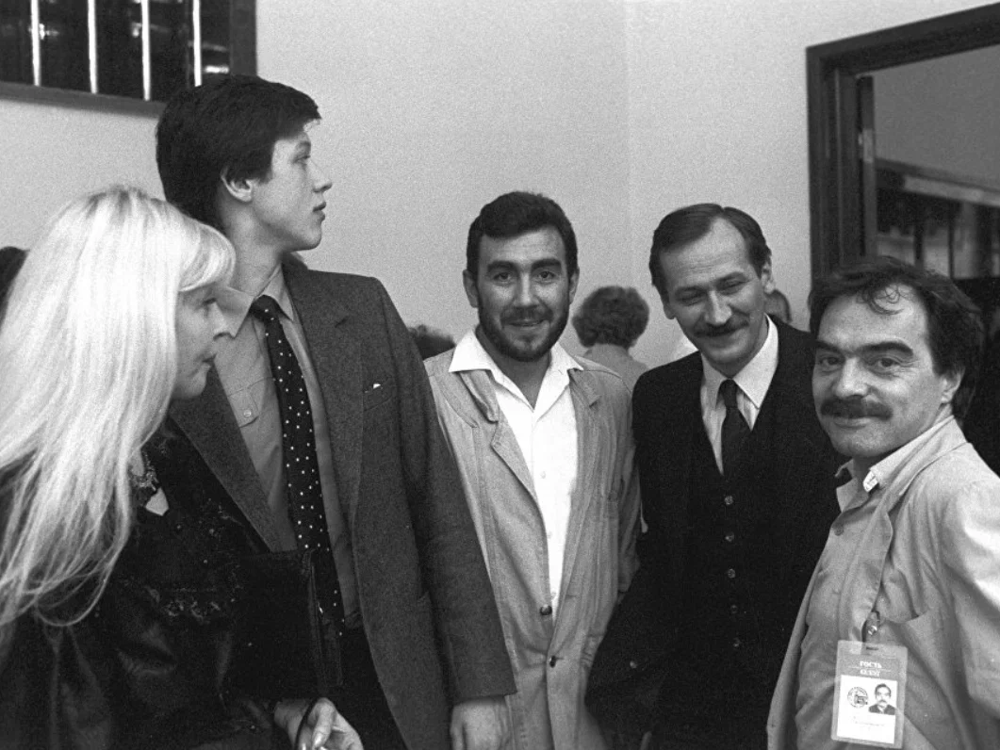 Нина Шацкая с сыном, Евгений Цымбал, Леонид Филатов и Александр Адабашьян, 1987 год