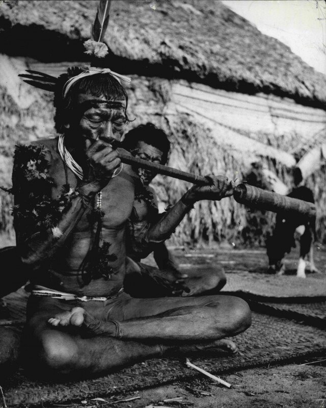 26 июня 1973 года. Бразилия. Музыканты из племени бороро. Фото Kenneth Charles Redshaw.