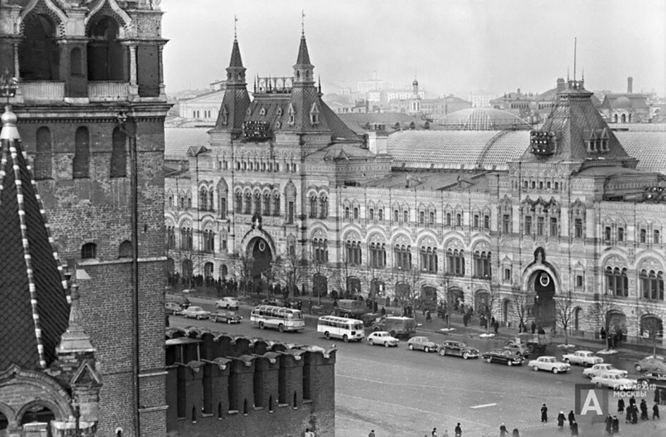 Вид на ГУМ со стен Московского Кремля. 1959 год