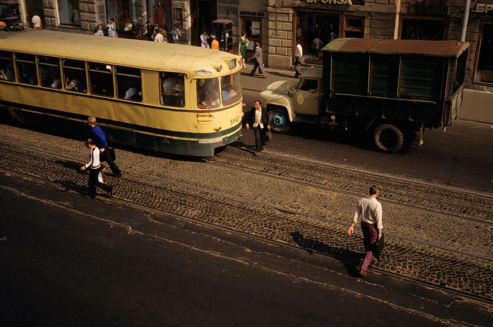Ленинград. На выходе из Гостиного двора, 1979 год.