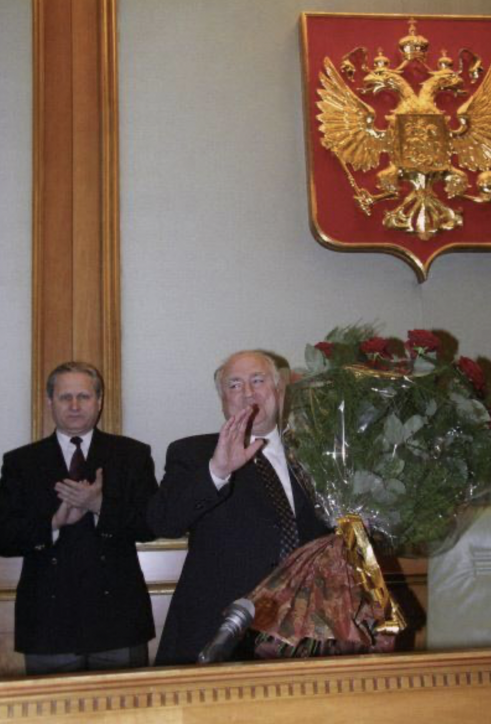 8. Виктор Черномырдин прощается с Правительством РФ, председателем которого он являлся, 1998 год