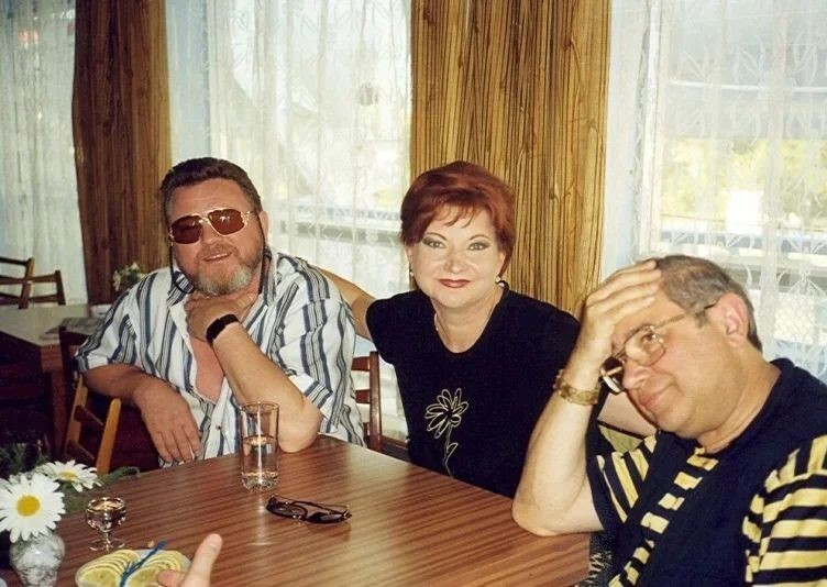 11. Михаил Евдокимов, Елена Степаненко и Евгений Петросян, 1999 год