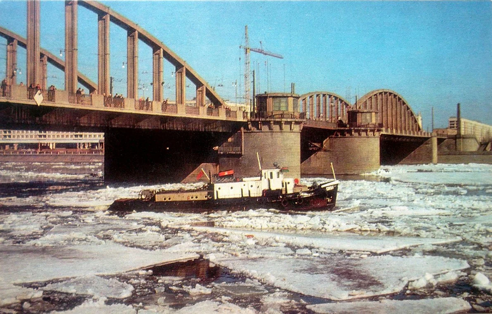 Вид на старый Володарский мост.
