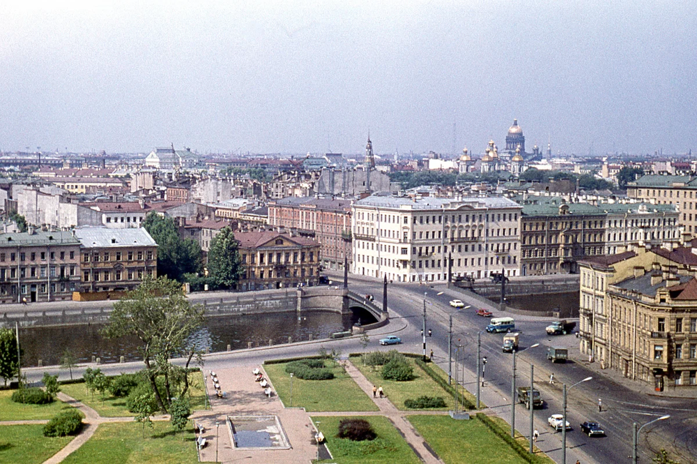 Вид на Лермонтовский проспект из окон гостиницы "Советская".