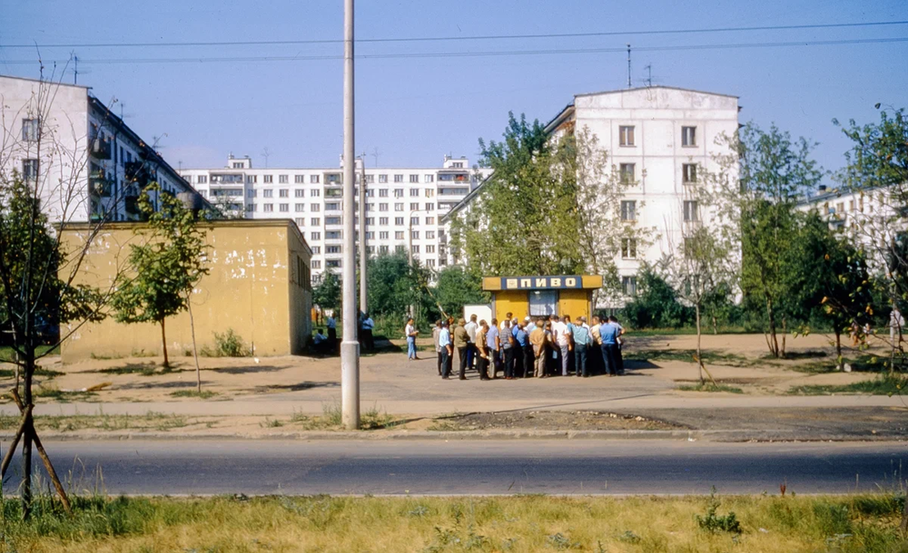 Пивной ларёк на улице Новинки в Коломенском.
