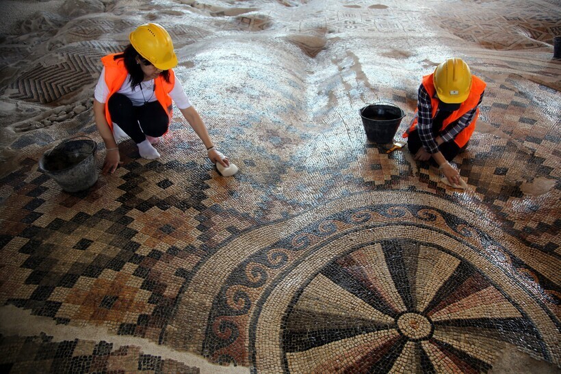 Где можно увидеть самую большую в мире мозаику, которую легко спутать с ковром