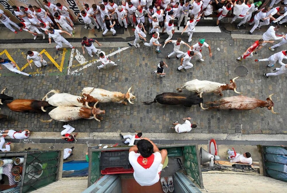 Испанский фестиваль забегов с быками Сан-Фермин снова отметился жертвами среди участников