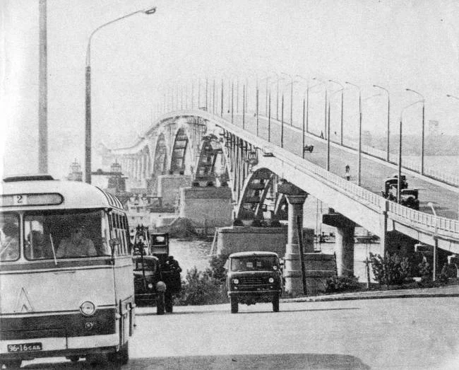 Саратов , автодорожный мост через Волгу, предположительно 1965 год.