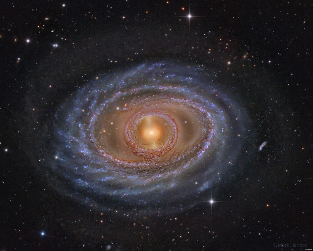 Почему у некоторых спиральных галактик есть кольцо вокруг центра