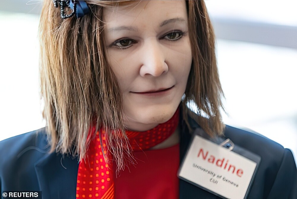 Надин (создатель — профессор Наньянского технологического университета в Сингапуре Надя Тельман), социальный робот 