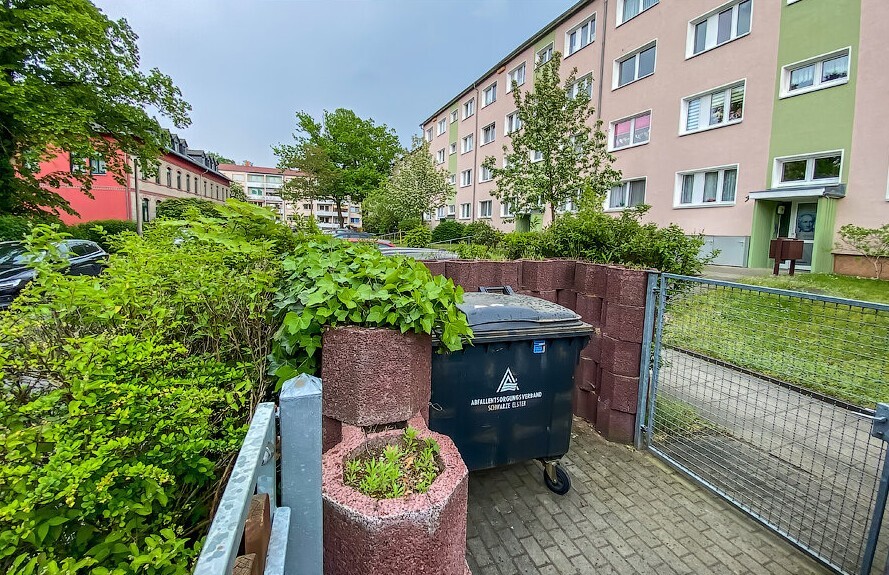 Как в Германии прячут мусорки