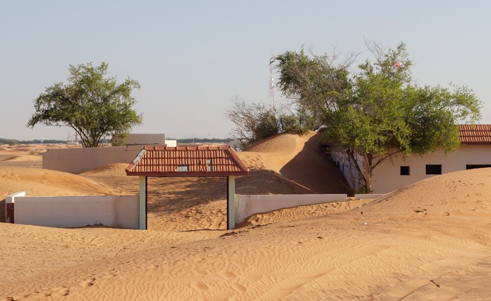 Призрачная деревня Аль-Мадам, навечно застывшая в песчаных объятиях пустыни