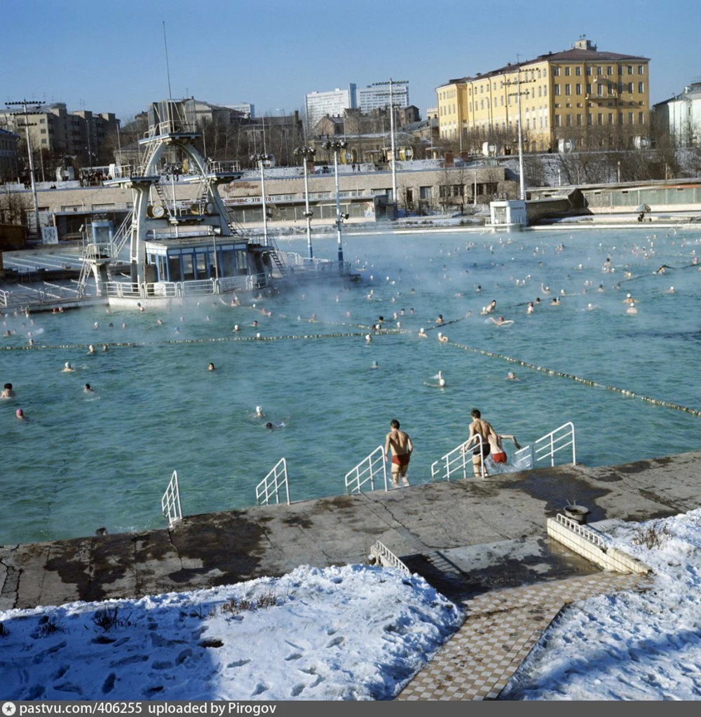 Обычный зимний день в бассейне "Москва".