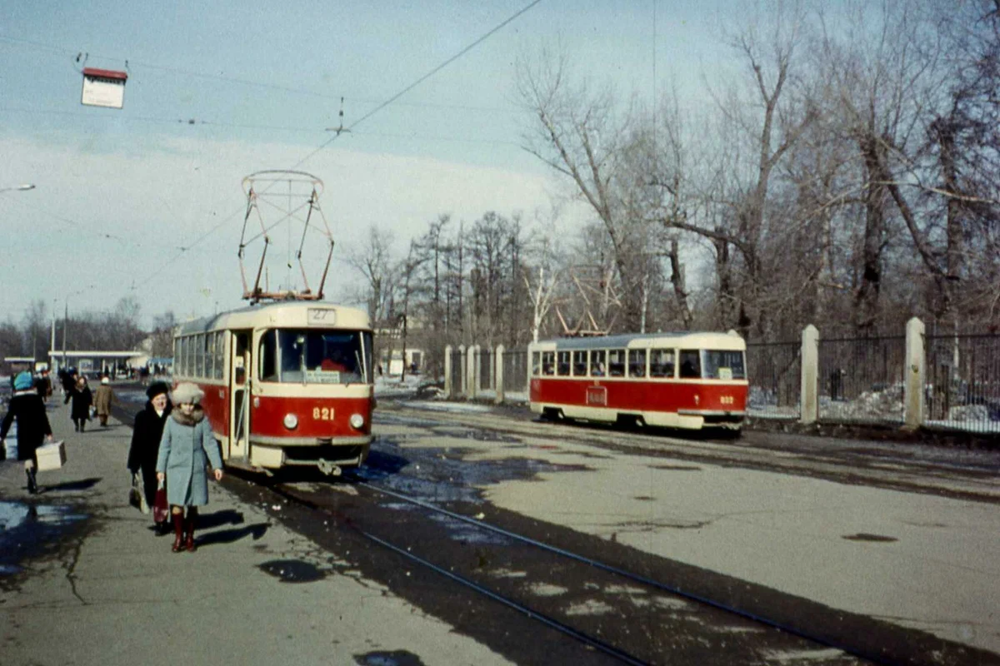 Остановка 27 трамвая около станции метро "Войковская".  