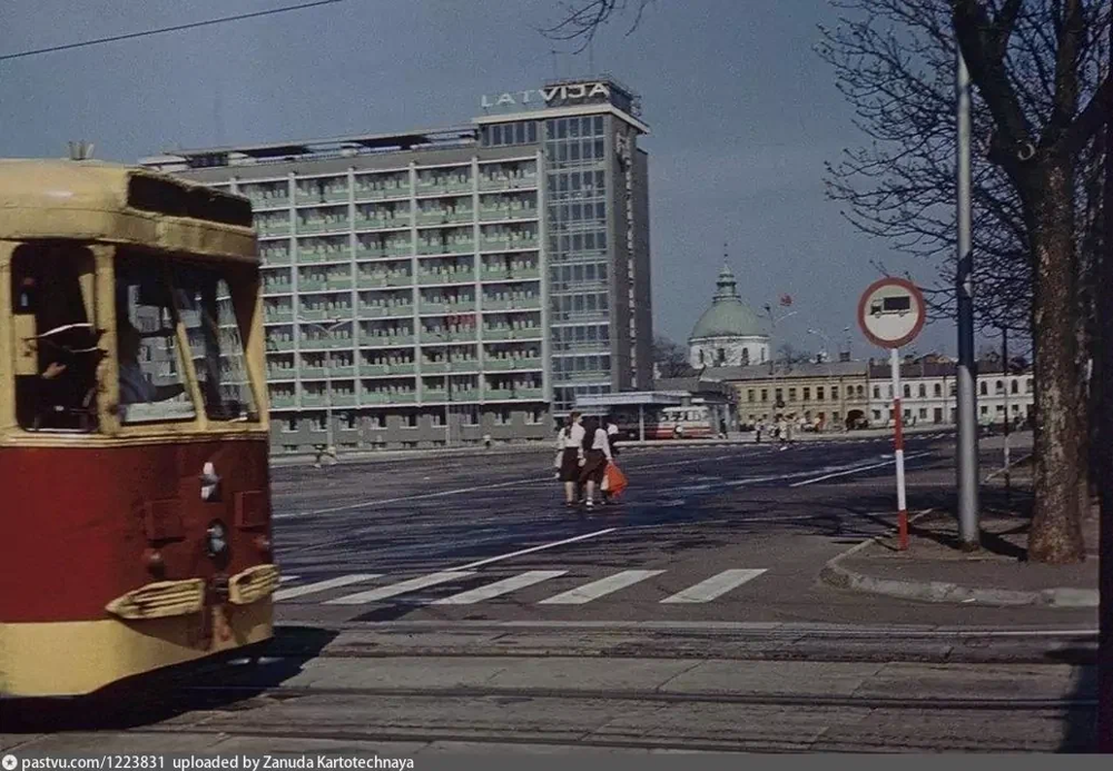 Даугавпилс, Латвийская ССР, гостиница "Латвия", площадь Ленина/ улица 5-го Августа, 1970-е годы.
