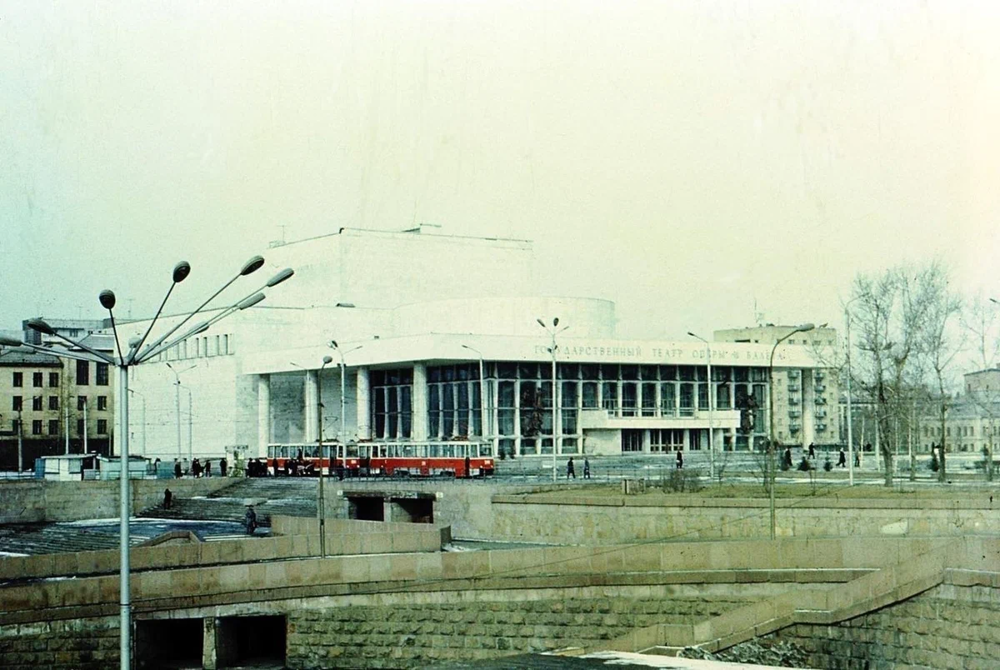 Красноярск, театр оперы и балета, 1980-е годы.