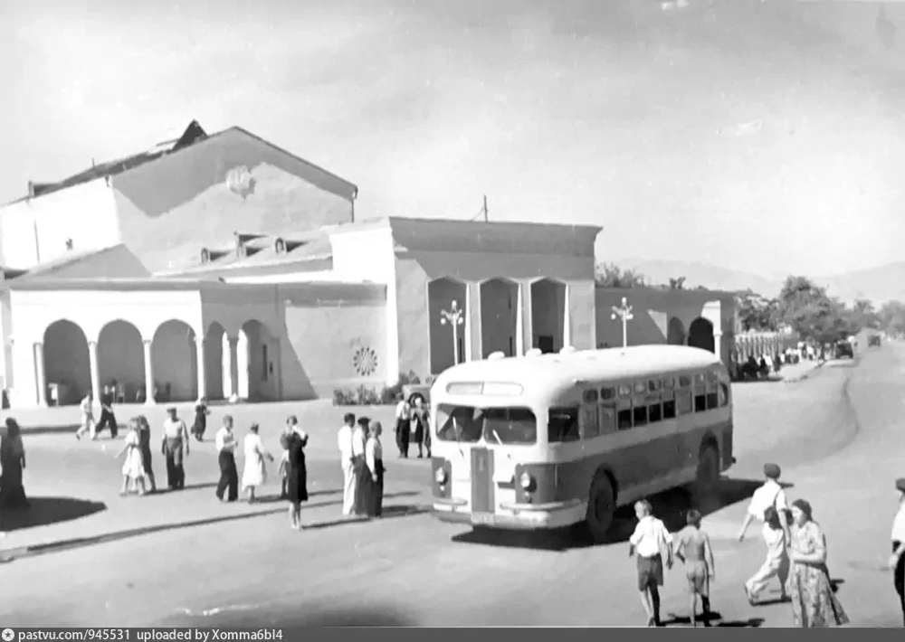 Ашхабад, столица Туркменской ССР, Театр оперы и балета им. Махтумкули, 1954 год. Ныне снесен.