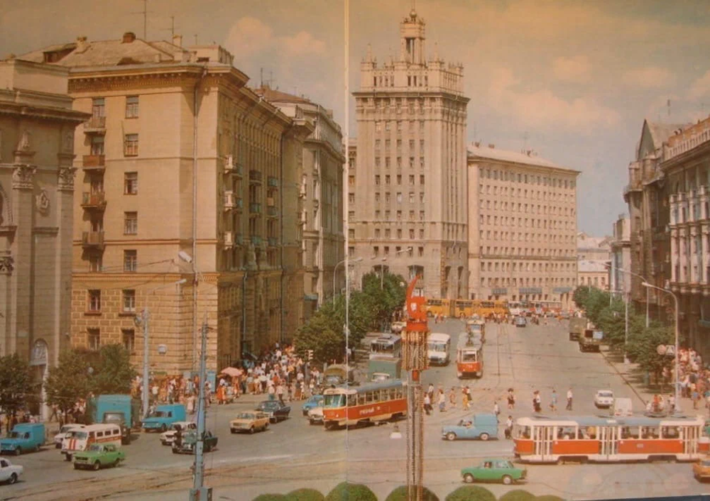 Харьков, Павловская площадь (тогда площадь Розы Люксембург), 1980-е годы.