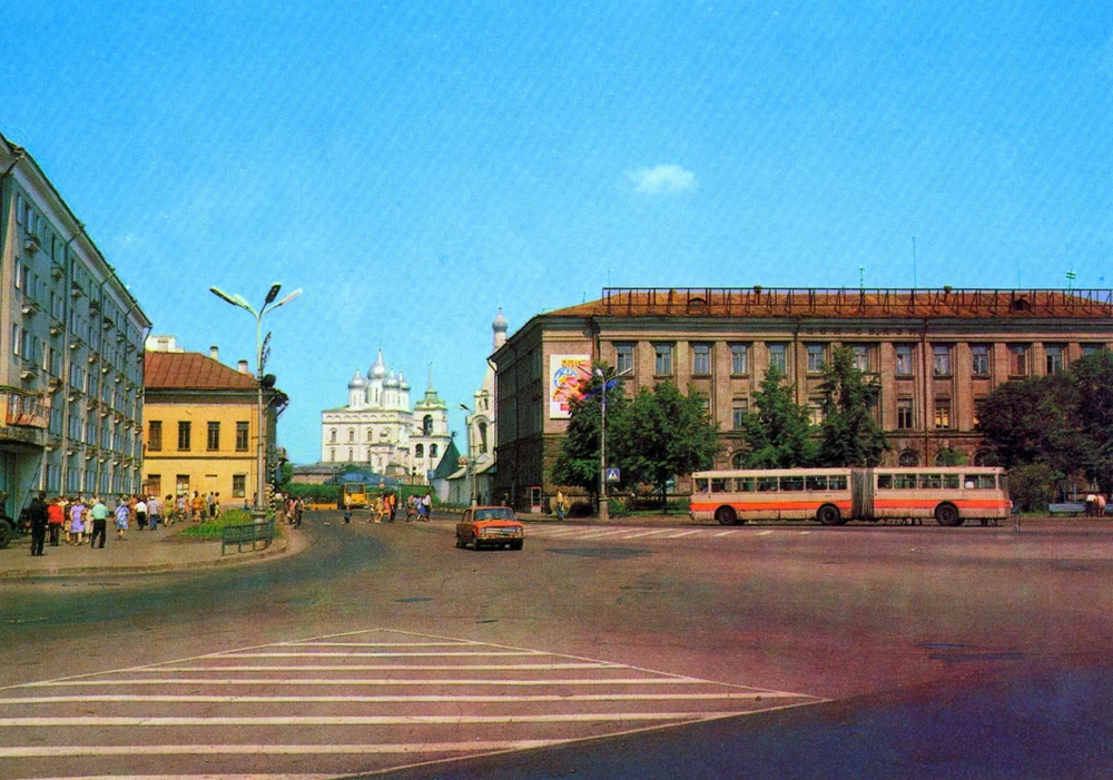 Псков, Октябрьская площадь, начало 1970-х годов. 