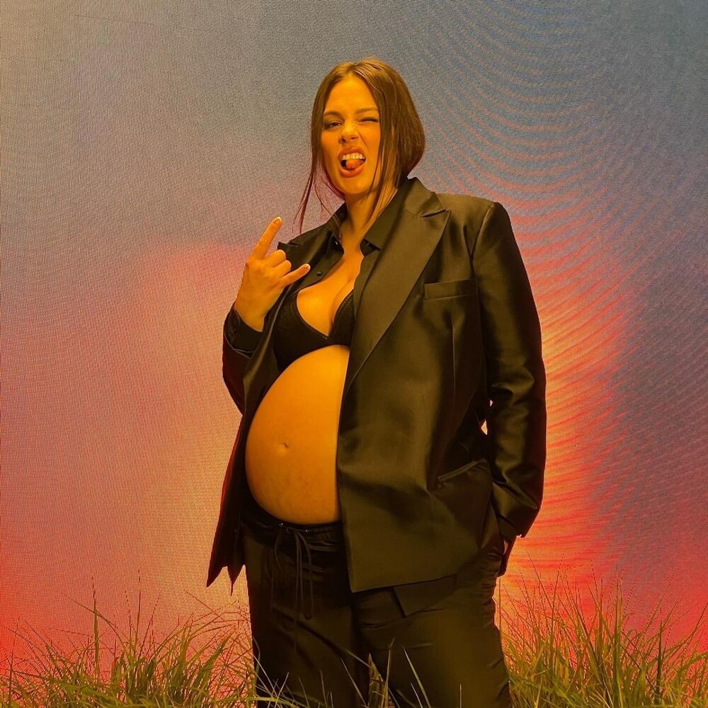 15 атмосферных фотосессий беременных знаменитостей, которые кричат о женской красоте