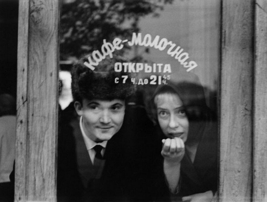 Виктор Павлов и Инна Чурикова. 1963 г. Фото Андрея Князева