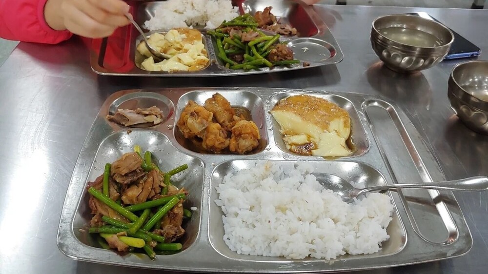 Чем кормят детей в китайских и японских школах