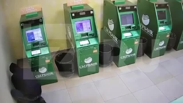Мужчина устроил взрыв в помещении с банкоматами в Петербурге