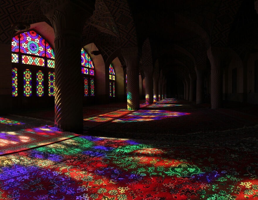 17. Внутри мечети Насир Ол Молк, Шираз. Автор — Ayyoubsabawiki
