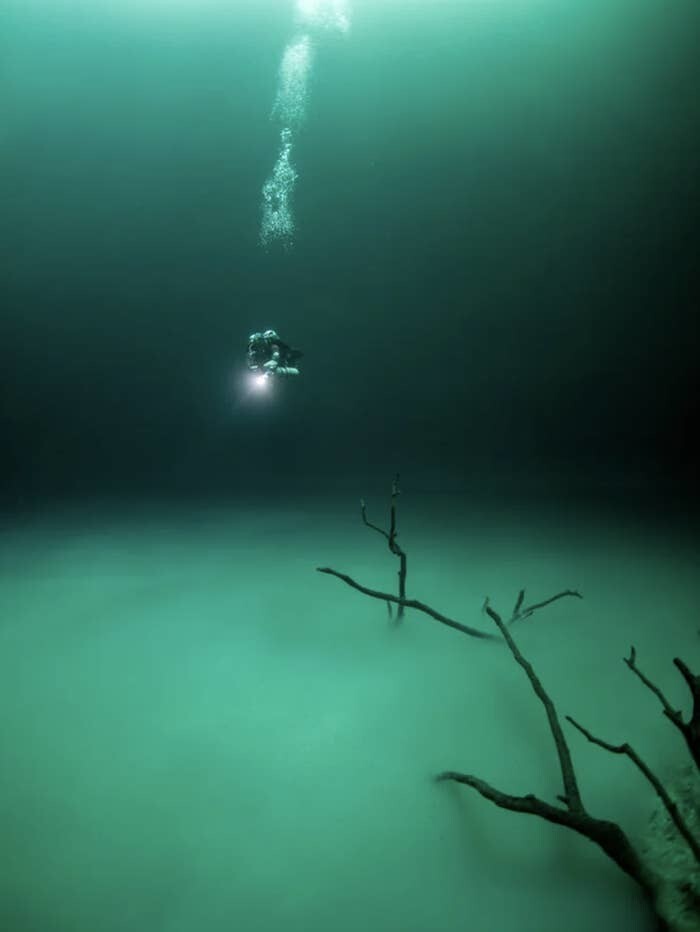1. Подводное соляное озеро