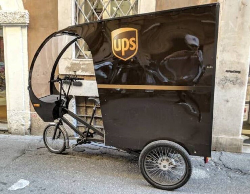 28. Такие грузовые велосипеды используются на узких улочках Рима для доставки посылок