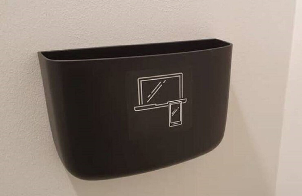 41. В некоторых туалетах Копенгагена, Дания, установлены специальные контейнеры для устройств