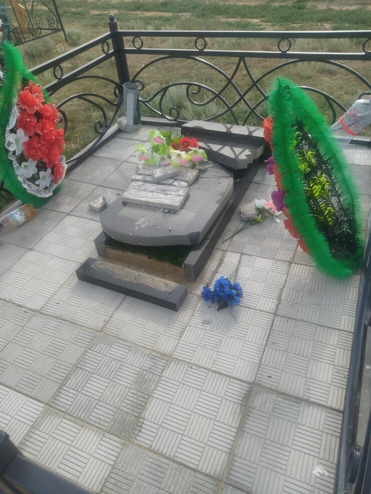 В Казахстане вандалы разнесли еще одно русское кладбище