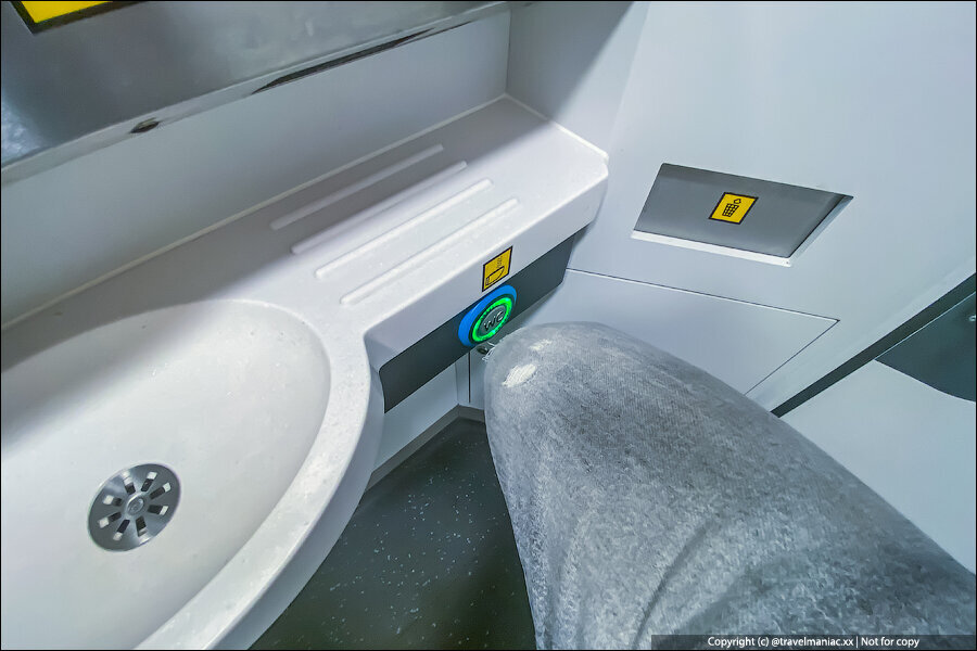 Туалеты в немецких электричках: руками ничего не трогать