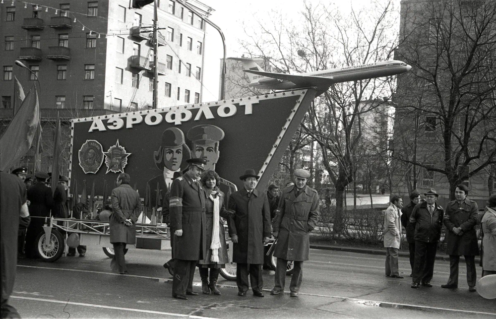 Первомайская демонстрация на Ленинградском проспекте.