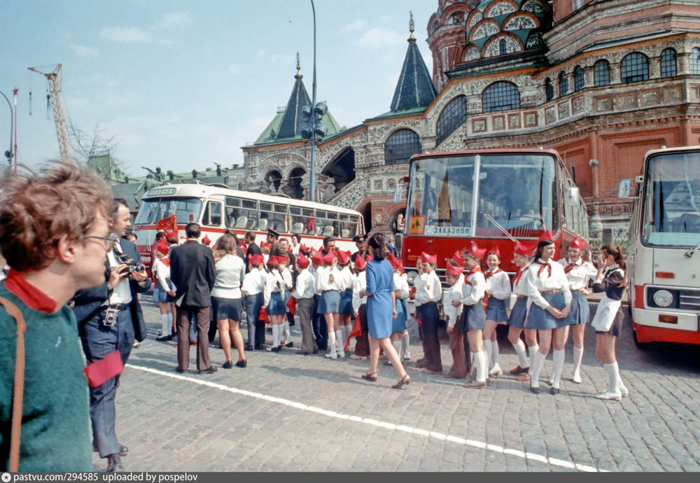 Подготовка к приёму в пионеры на Красной площади.