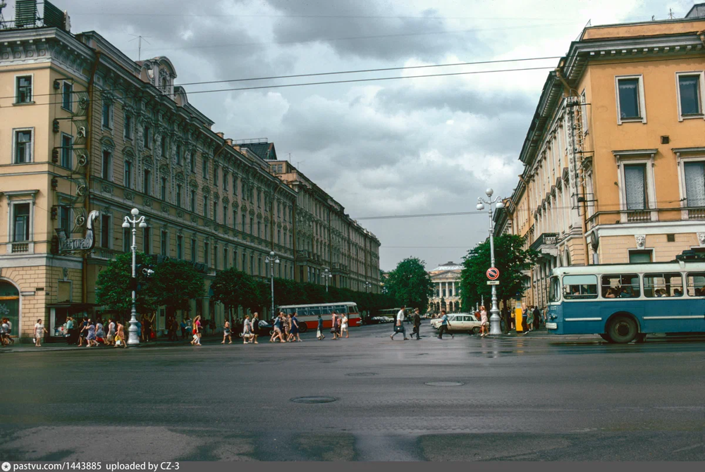 Улица Бродского (ныне - Михайловская) и гостиница "Европейская".
