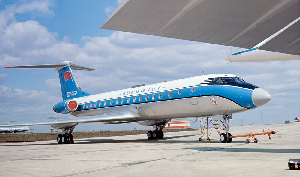 Пассажирский самолет «Ту-134», разработанный в 1960-е годы