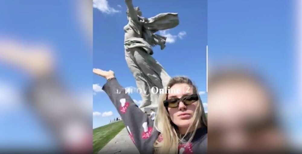 Блогерша «потрогала» грудь статуи Родина-мать. На неё завели дело
