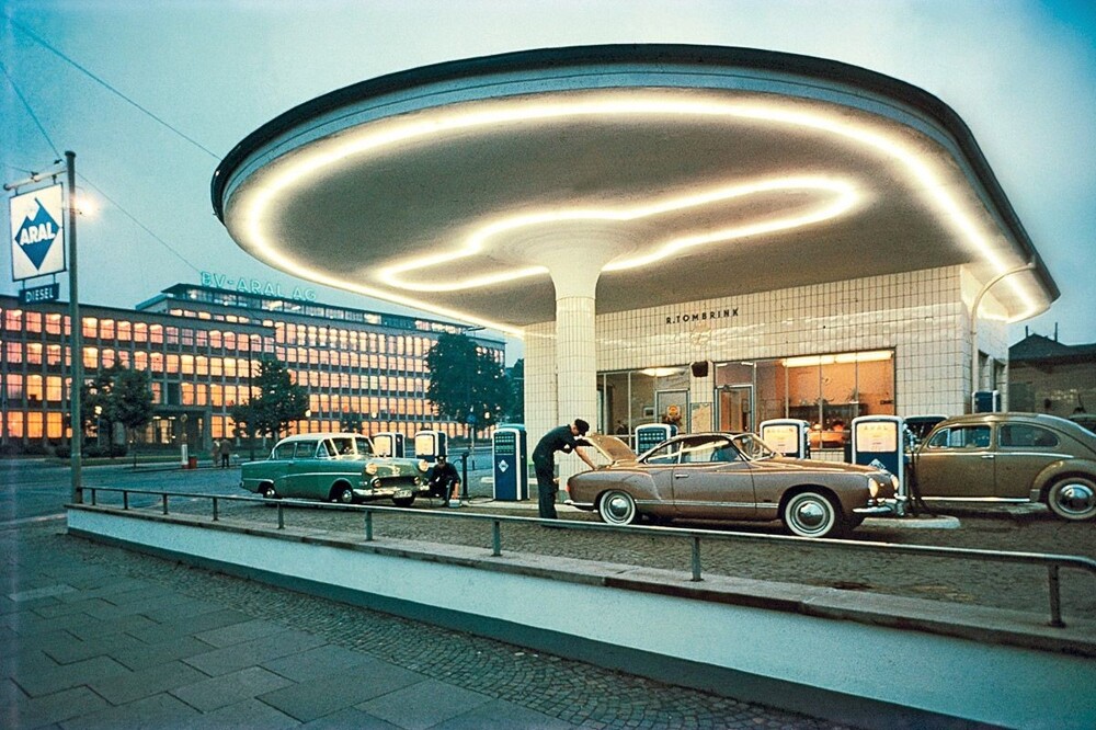 12. Автозаправочная станция в Германии, 1958 год