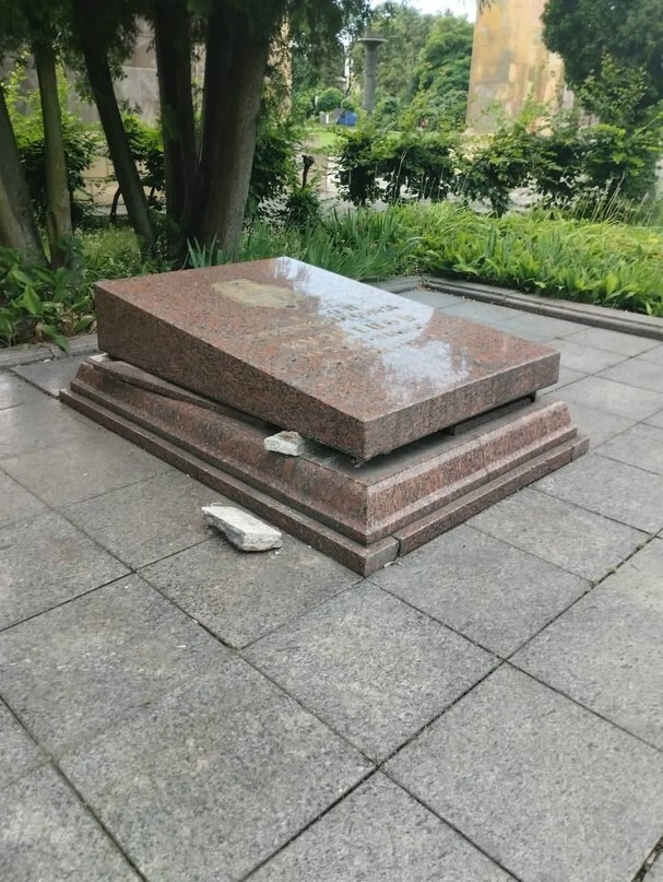 Во Львове неизвестные пытались украсть прах советского разведчика Кузнецова