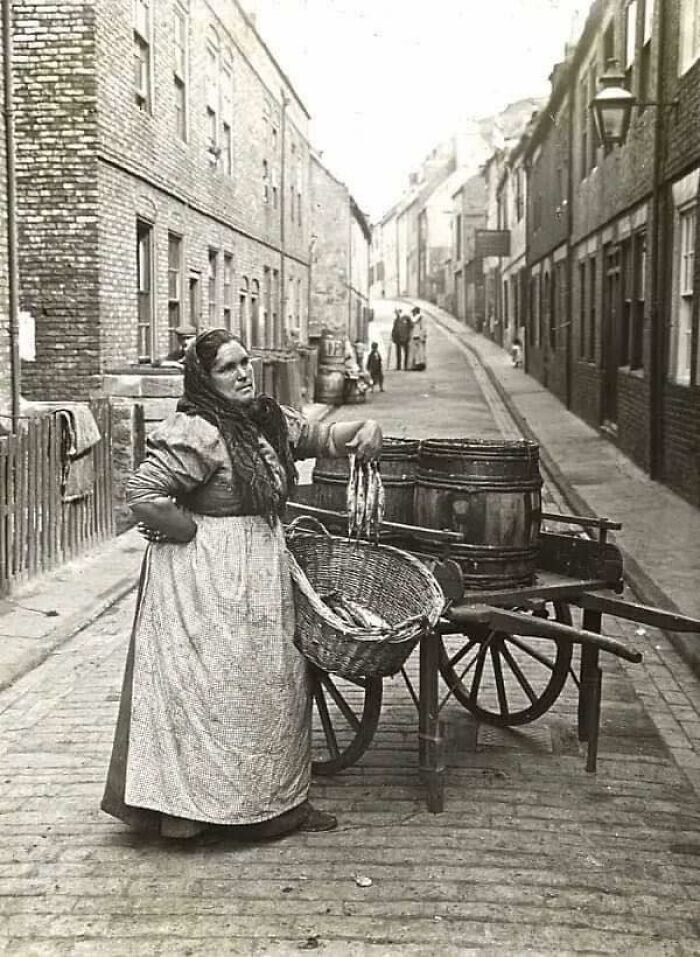 31. Продавщица рыбы, 1910 год