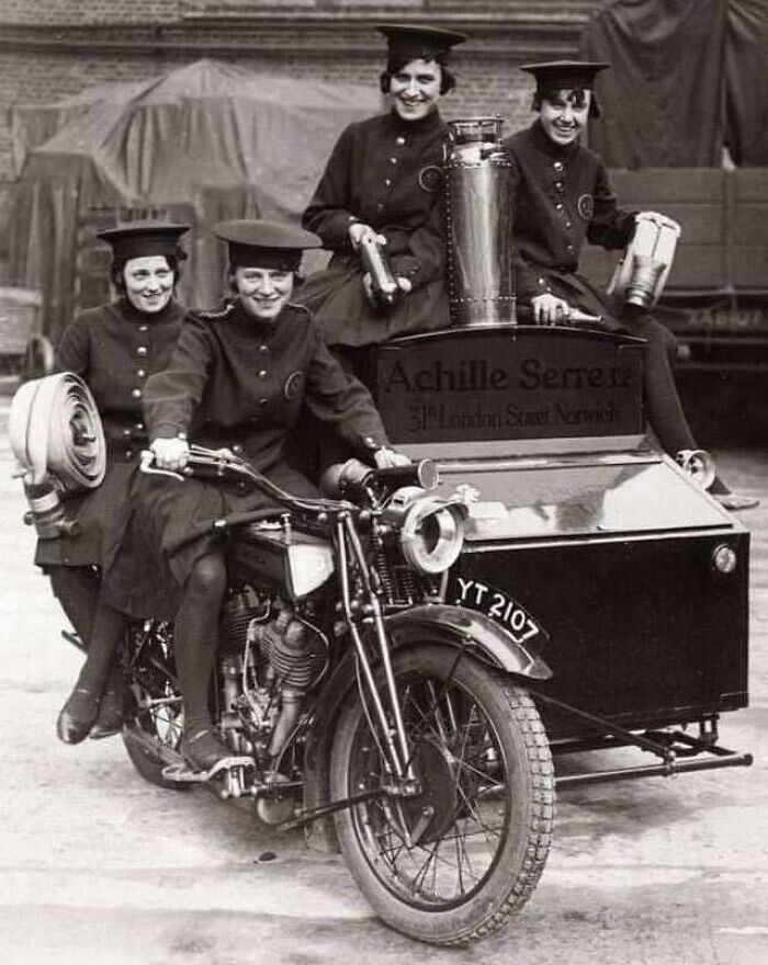 3. Женская пожарная команда в Лондоне, 1932 год