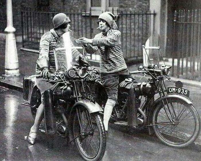 19. Женщины на мотоциклах в Великобритании, 1930-е