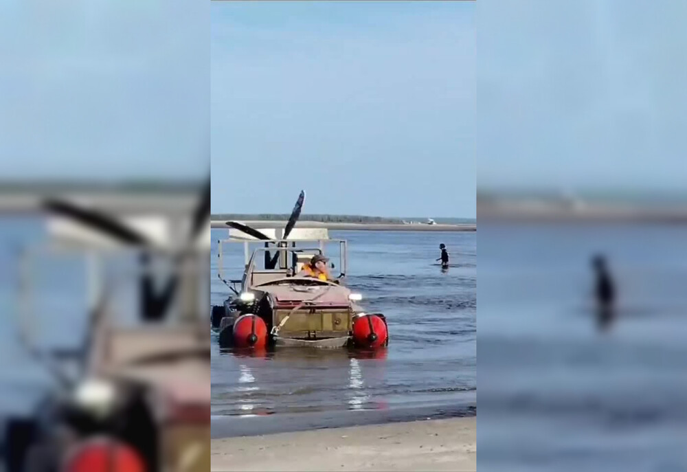 Житель Якутии прокатился по воде на самодельном автомобиле-амфибии