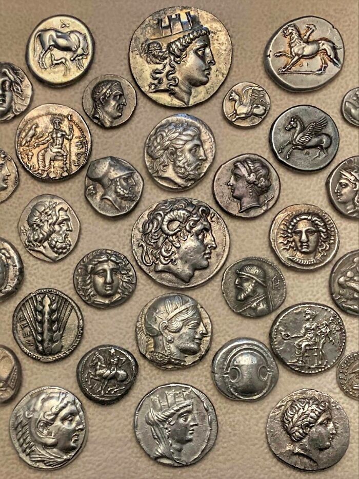 21. Коллекция серебряных монет Древней Греции