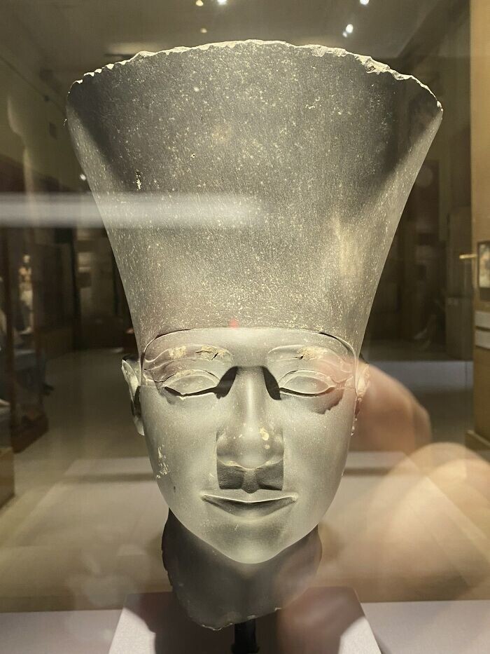 46. Бюст фараона Усеркафа, основателя V династии и создателя первого египетского храма Солнца в Абусире