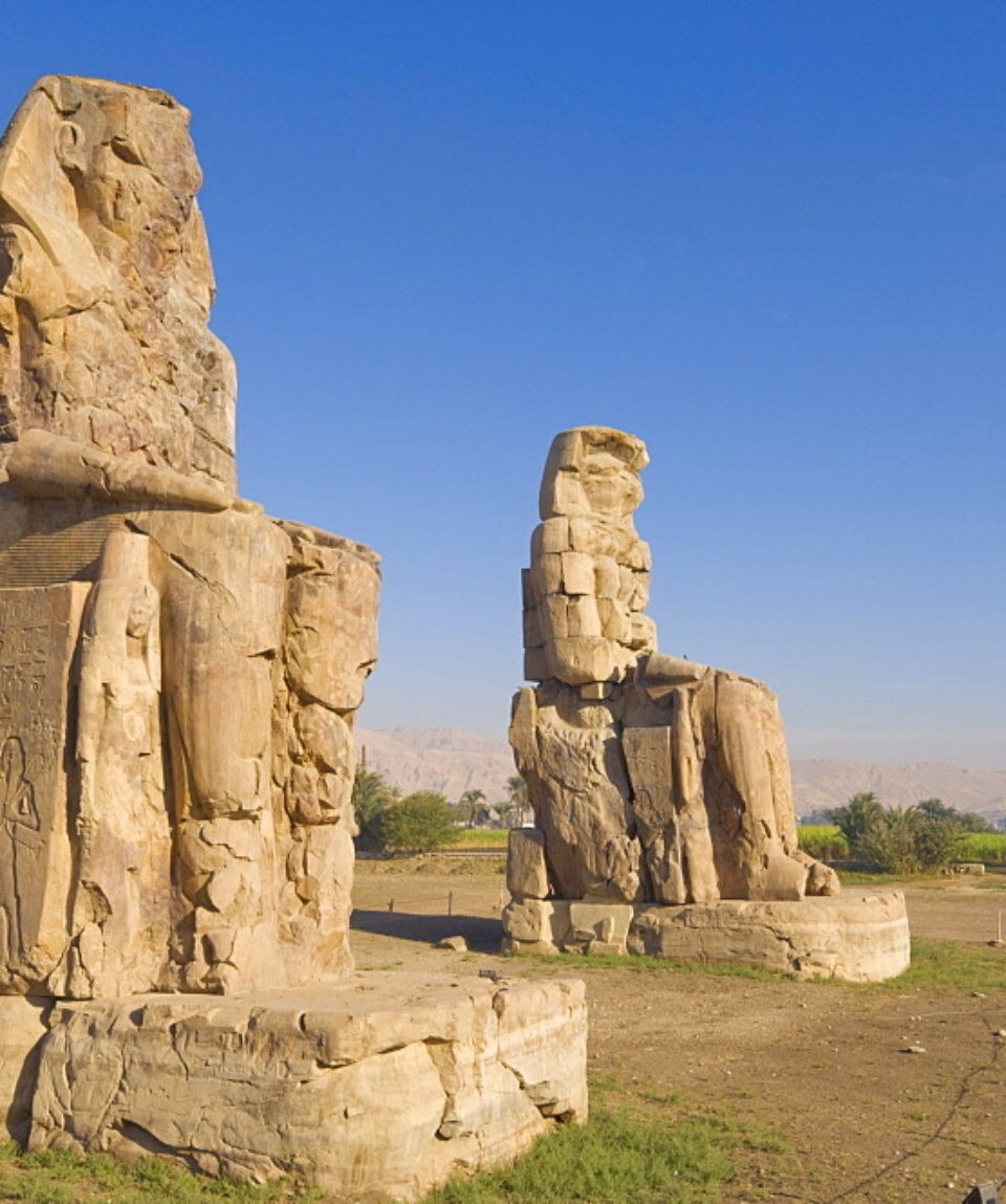 49. Статуи фараона Аменхотепа III на западном берегу Нила, Луксор, Египет